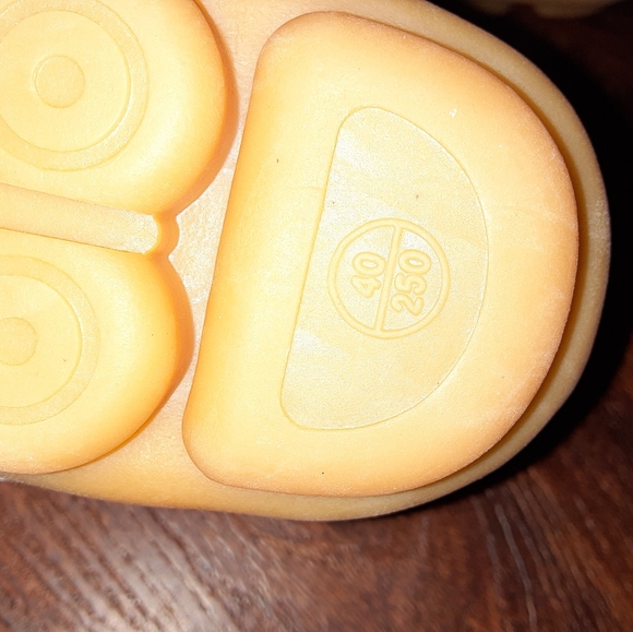 Womens leather shoe - Picture 3 of 3